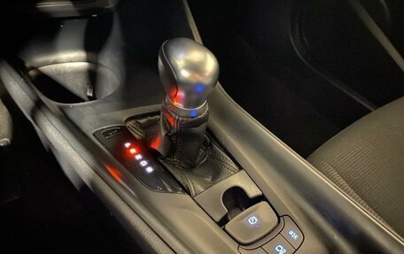 Toyota C-HR I рестайлинг, 2016 год, 2 000 000 рублей, 10 фотография