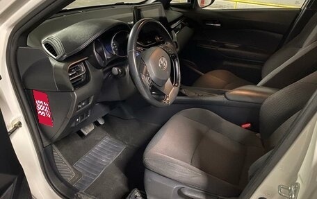 Toyota C-HR I рестайлинг, 2016 год, 2 000 000 рублей, 6 фотография