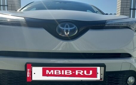 Toyota C-HR I рестайлинг, 2016 год, 2 000 000 рублей, 5 фотография