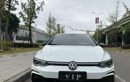 Volkswagen Golf VIII, 2021 год, 2 399 000 рублей, 2 фотография