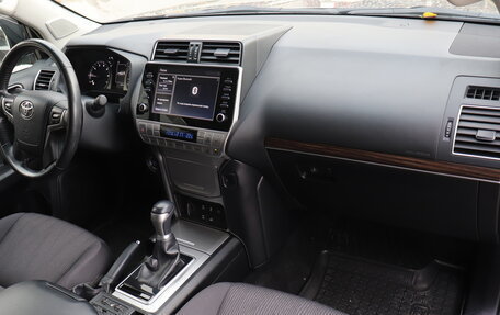 Toyota Land Cruiser Prado 150 рестайлинг 2, 2021 год, 6 500 000 рублей, 10 фотография