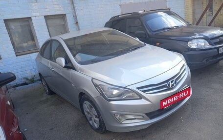 Hyundai Solaris II рестайлинг, 2015 год, 545 900 рублей, 3 фотография