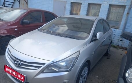 Hyundai Solaris II рестайлинг, 2015 год, 545 900 рублей, 1 фотография