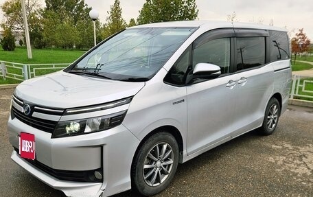 Toyota Voxy III, 2015 год, 1 900 000 рублей, 2 фотография