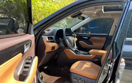 Toyota Highlander, 2022 год, 3 240 077 рублей, 7 фотография