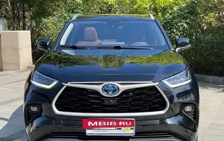 Toyota Highlander, 2022 год, 3 240 077 рублей, 2 фотография