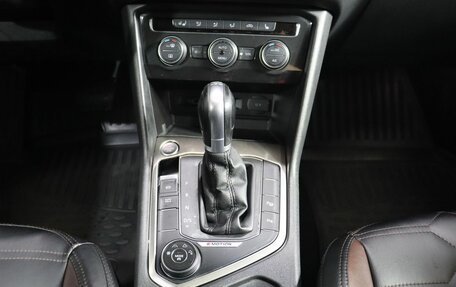 Volkswagen Tiguan II, 2017 год, 2 189 000 рублей, 18 фотография