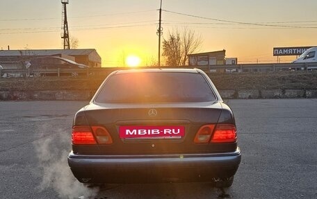 Mercedes-Benz E-Класс, 1996 год, 450 000 рублей, 6 фотография