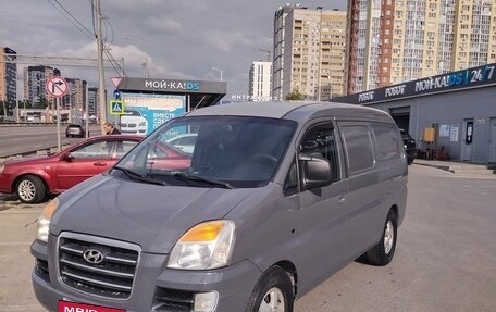 Hyundai Starex I рестайлинг, 2007 год, 620 000 рублей, 2 фотография