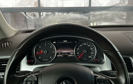 Volkswagen Touareg III, 2015 год, 2 750 000 рублей, 15 фотография