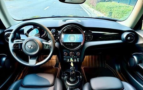 MINI Hatch, 2022 год, 1 750 000 рублей, 10 фотография
