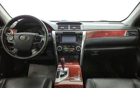 Toyota Camry, 2014 год, 1 590 000 рублей, 10 фотография