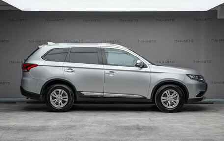 Mitsubishi Outlander III рестайлинг 3, 2017 год, 1 775 000 рублей, 5 фотография