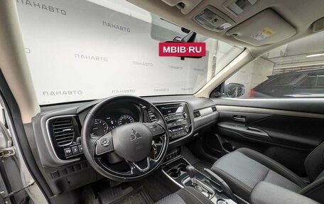 Mitsubishi Outlander III рестайлинг 3, 2017 год, 1 775 000 рублей, 10 фотография