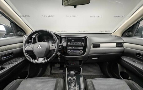 Mitsubishi Outlander III рестайлинг 3, 2017 год, 1 775 000 рублей, 15 фотография
