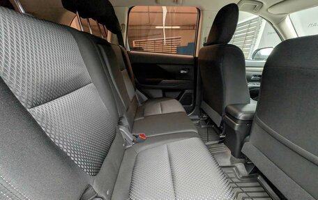 Mitsubishi Outlander III рестайлинг 3, 2017 год, 1 775 000 рублей, 14 фотография