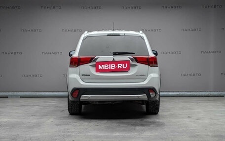Mitsubishi Outlander III рестайлинг 3, 2015 год, 1 737 000 рублей, 4 фотография