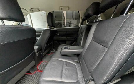 Mitsubishi Outlander III рестайлинг 3, 2015 год, 1 737 000 рублей, 10 фотография