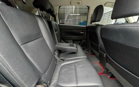 Mitsubishi Outlander III рестайлинг 3, 2015 год, 1 737 000 рублей, 13 фотография