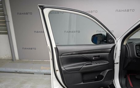 Mitsubishi Outlander III рестайлинг 3, 2015 год, 1 737 000 рублей, 8 фотография