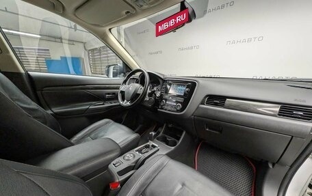 Mitsubishi Outlander III рестайлинг 3, 2015 год, 1 737 000 рублей, 12 фотография