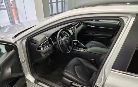 Toyota Camry, 2019 год, 2 600 000 рублей, 8 фотография