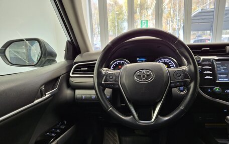 Toyota Camry, 2019 год, 2 600 000 рублей, 12 фотография