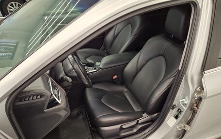 Toyota Camry, 2019 год, 2 600 000 рублей, 10 фотография