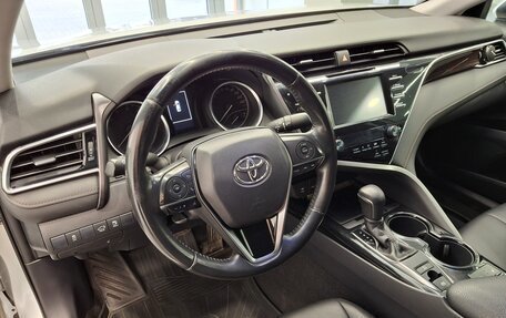 Toyota Camry, 2019 год, 2 600 000 рублей, 9 фотография