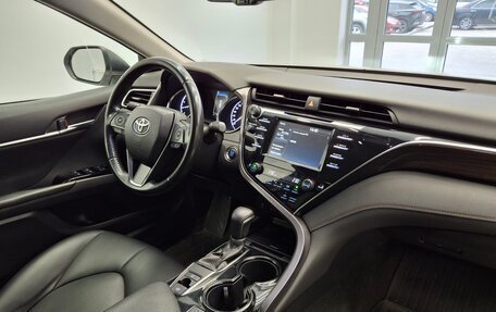 Toyota Camry, 2019 год, 2 600 000 рублей, 16 фотография