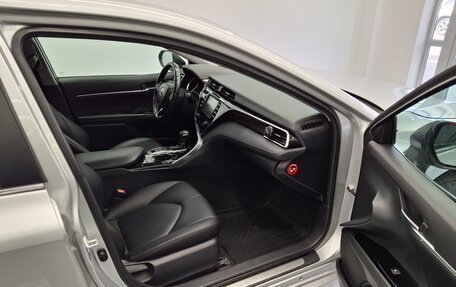 Toyota Camry, 2019 год, 2 600 000 рублей, 20 фотография