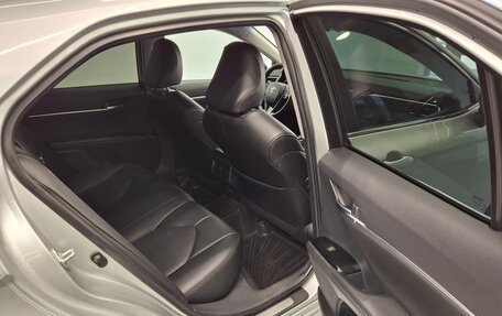 Toyota Camry, 2019 год, 2 600 000 рублей, 18 фотография