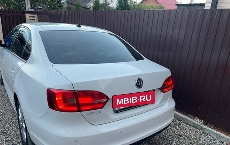 Volkswagen Jetta VI, 2013 год, 970 000 рублей, 2 фотография