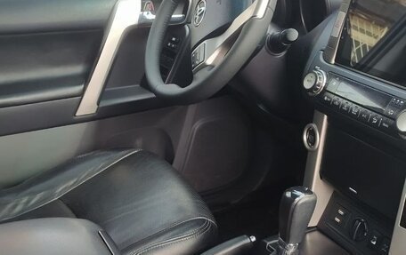 Toyota Land Cruiser Prado 150 рестайлинг 2, 2011 год, 2 700 000 рублей, 2 фотография