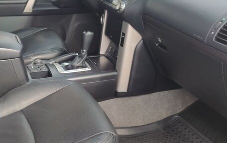 Toyota Land Cruiser Prado 150 рестайлинг 2, 2011 год, 2 700 000 рублей, 4 фотография