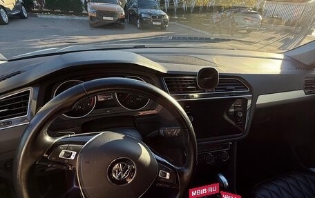 Volkswagen Tiguan II, 2019 год, 2 150 000 рублей, 11 фотография
