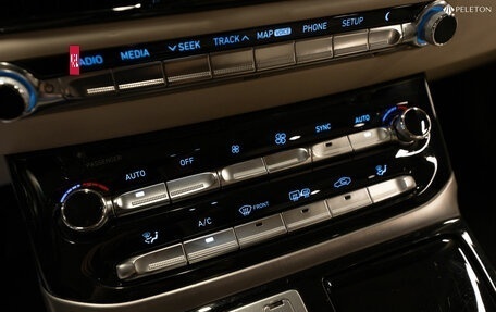 Genesis G90 I рестайлинг, 2016 год, 2 450 000 рублей, 19 фотография