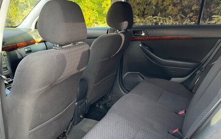Toyota Avensis III рестайлинг, 2004 год, 390 000 рублей, 13 фотография