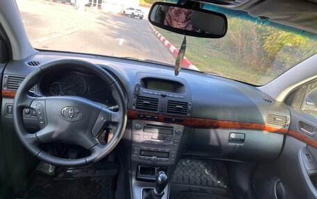 Toyota Avensis III рестайлинг, 2004 год, 390 000 рублей, 18 фотография