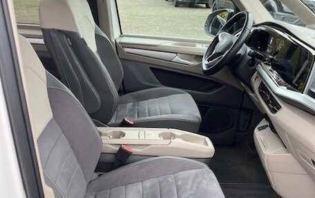 Volkswagen Multivan, 2022 год, 4 850 000 рублей, 8 фотография