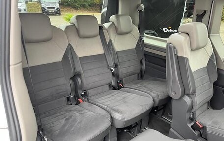 Volkswagen Multivan, 2022 год, 4 850 000 рублей, 10 фотография