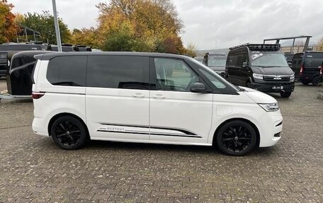 Volkswagen Multivan, 2022 год, 4 850 000 рублей, 2 фотография