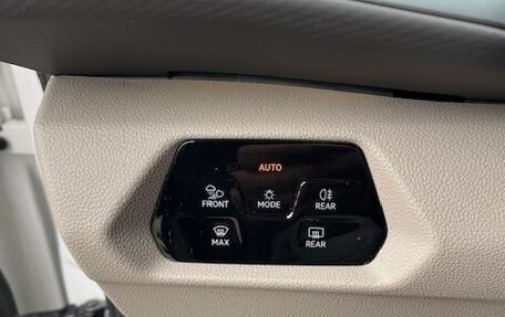 Volkswagen Multivan, 2022 год, 4 850 000 рублей, 14 фотография