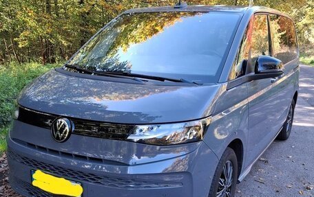 Volkswagen Multivan, 2022 год, 4 950 000 рублей, 10 фотография