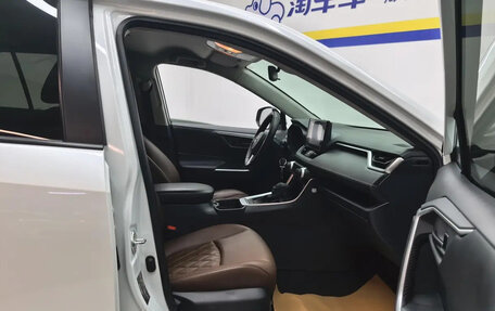 Toyota RAV4, 2021 год, 2 280 635 рублей, 2 фотография