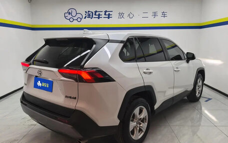 Toyota RAV4, 2021 год, 2 280 635 рублей, 8 фотография