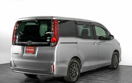 Toyota Esquire I, 2015 год, 1 830 000 рублей, 3 фотография