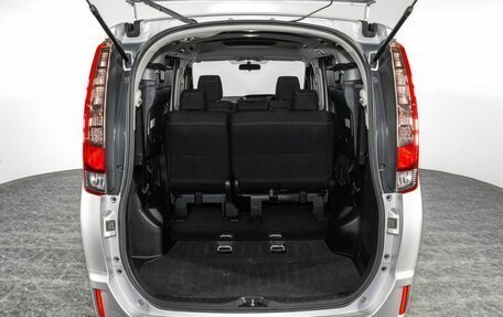 Toyota Esquire I, 2015 год, 1 830 000 рублей, 18 фотография