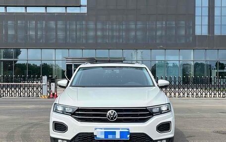 Volkswagen T-Roc I, 2022 год, 1 590 222 рублей, 2 фотография