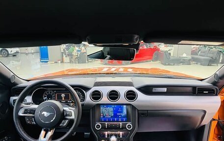 Ford Mustang VI рестайлинг, 2021 год, 3 670 000 рублей, 8 фотография